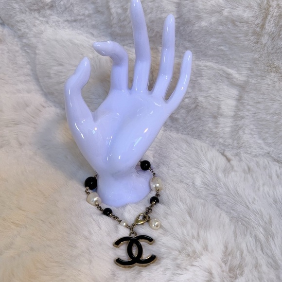 Chanel Enamel Pearl Beaded CC Bracelet - Picture 2 of 9